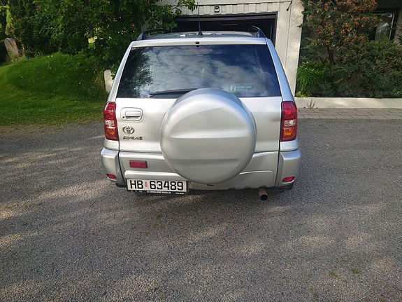 Toyota RAV4 4 of 5