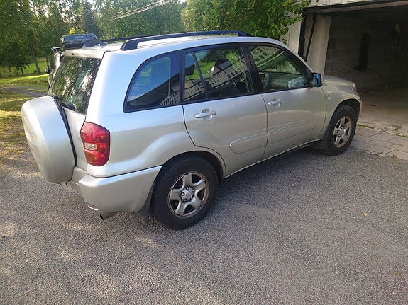 Toyota RAV4 5 of 5