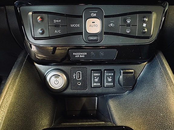 Nissan Leaf 25 of 30