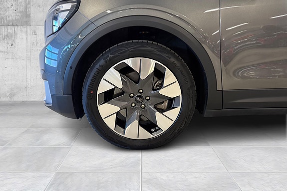 Ford Explorer 4 of 5