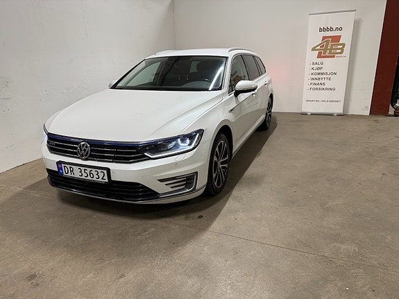 Volkswagen Passat 2 of 5