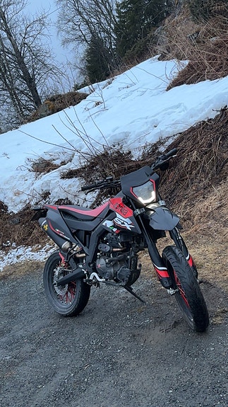 Aprilia SX 125 Super Motard 2 of 9