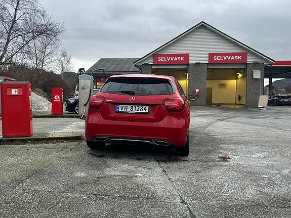 Mercedes-Benz A180 3 of 5