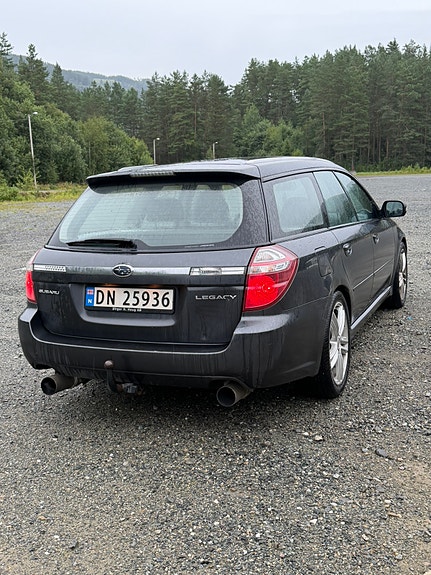 Subaru Legacy 3 of 5