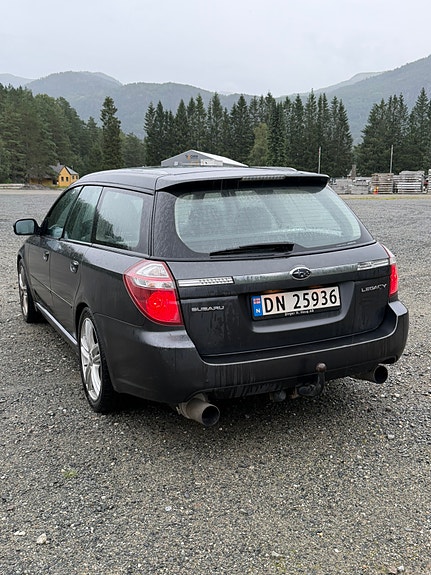 Subaru Legacy 4 of 5