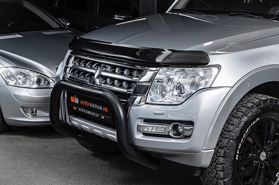 Mitsubishi Pajero 2 of 5
