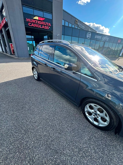 Ford Grand C-MAX 16 of 30