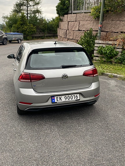 Volkswagen e-Golf VII 2 of 5