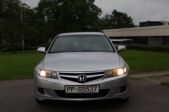 Honda Accord 2 of 5