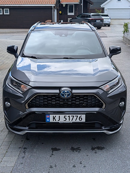Toyota RAV4 2 of 5
