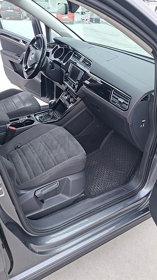 Volkswagen Touran 11 of 11