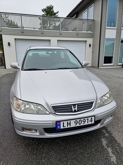 Honda Accord 2 of 5