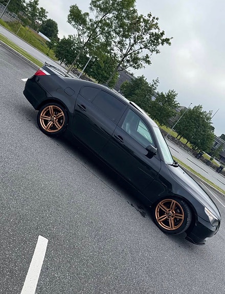 BMW 520d 4 of 5