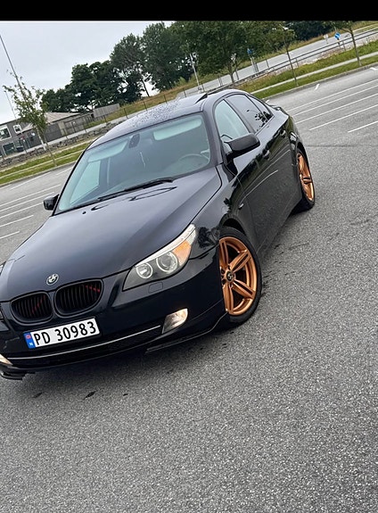 BMW 520d 2 of 5