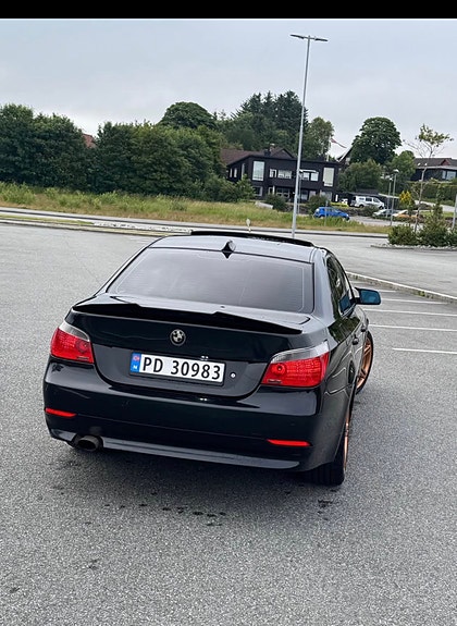 BMW 520d 3 of 5