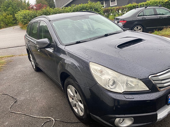 Subaru Outback 2 of 5