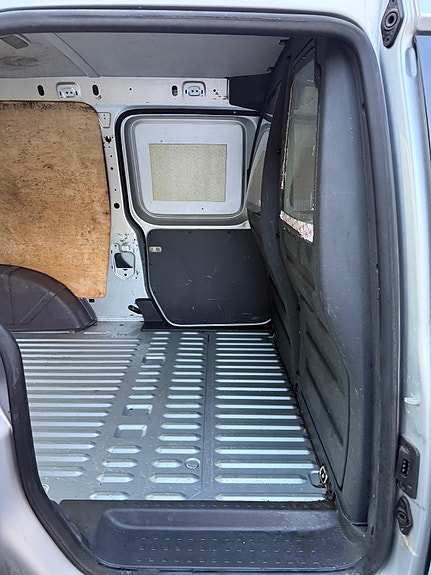 Volkswagen Caddy Maxi 11 of 30