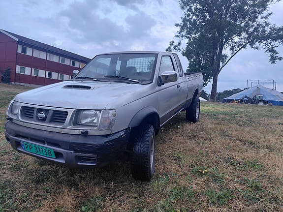 Nissan King Cab 3 of 5