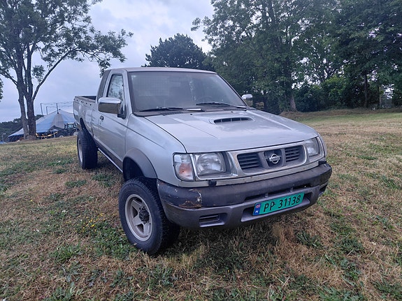Nissan King Cab 2 of 5