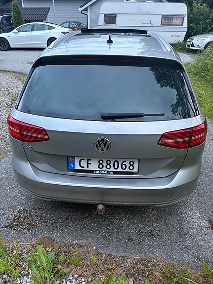 Volkswagen Passat 2 of 5