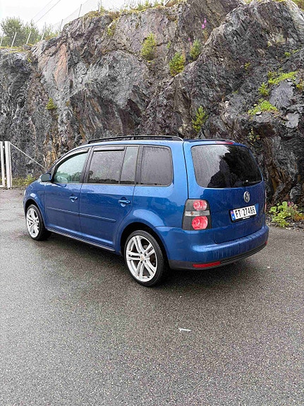 Volkswagen Touran 5 of 5