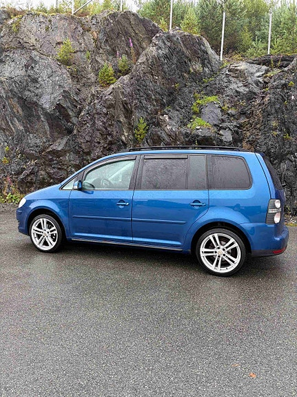 Volkswagen Touran 4 of 5