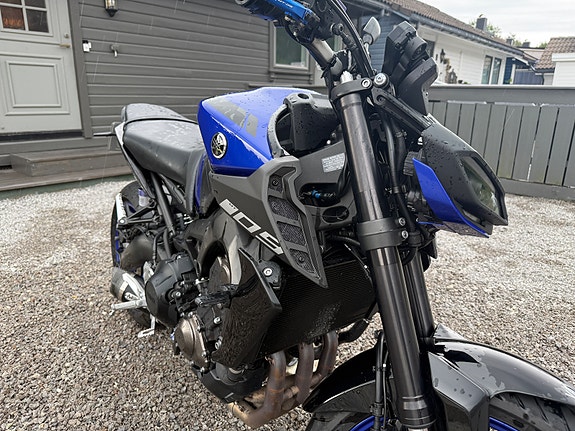 Yamaha MT-09 10 of 17