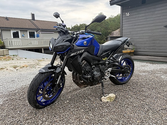 Yamaha MT-09 7 of 17