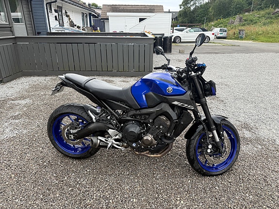 Yamaha MT-09 2 of 17