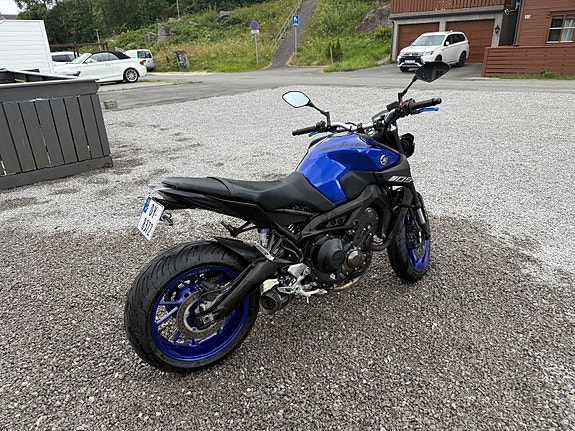 Yamaha MT-09 3 of 17