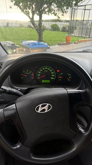 Hyundai H-1 5 of 5