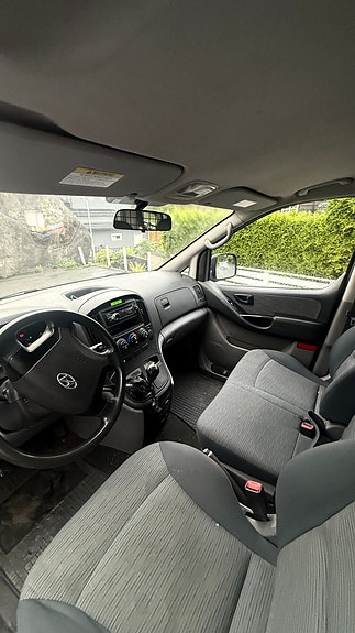 Hyundai H-1 3 of 5
