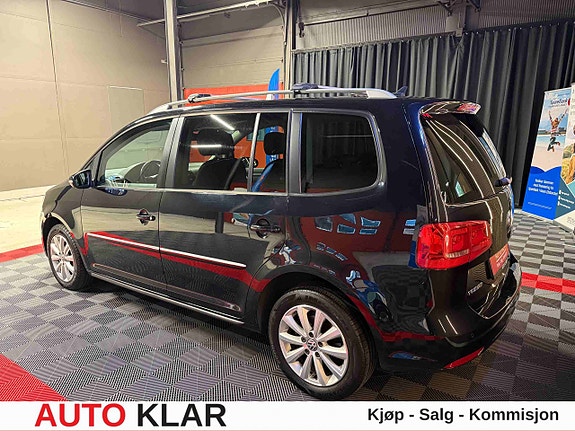 Volkswagen Touran 4 of 5
