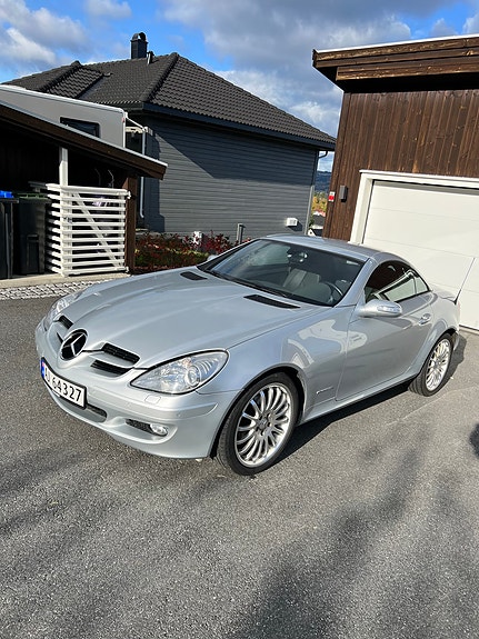 Mercedes-Benz SLK200 2 of 30