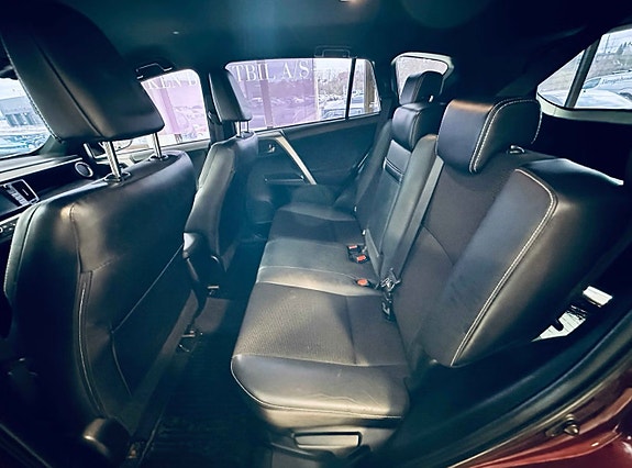 Toyota RAV4 16 of 17
