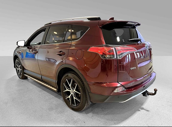 Toyota RAV4 2 of 17
