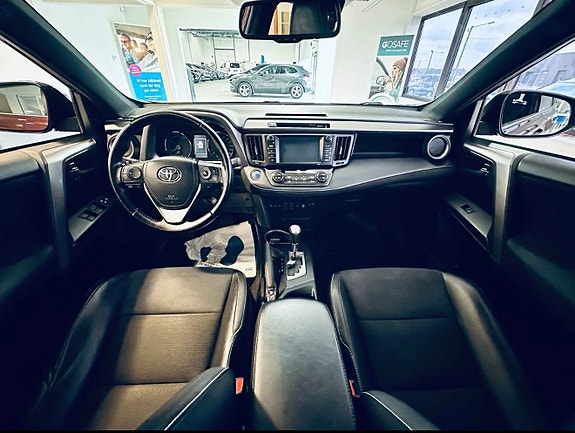 Toyota RAV4 7 of 17