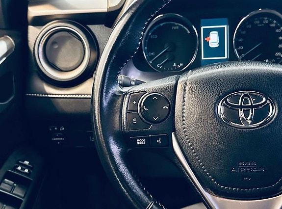 Toyota RAV4 10 of 17
