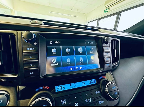 Toyota RAV4 12 of 17