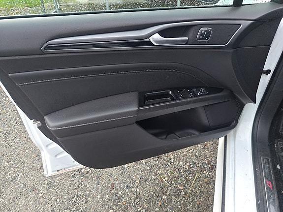 Ford Mondeo 3 of 5