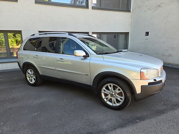 Volvo XC90 2 of 5