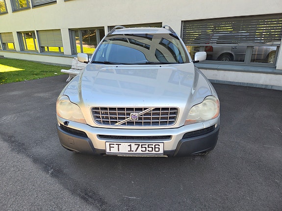 Volvo XC90 3 of 5