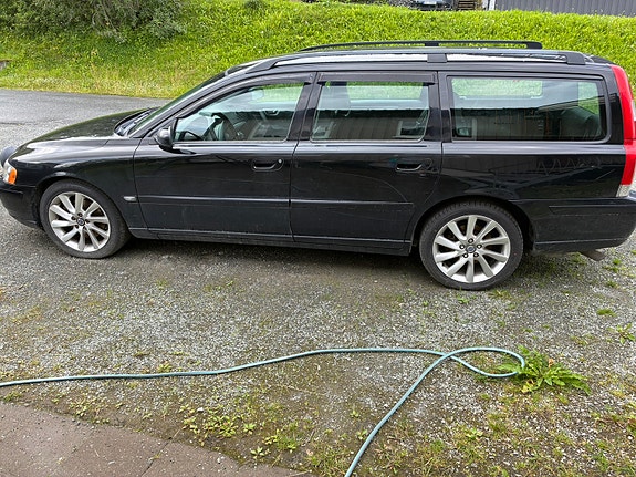 Volvo V70 3 of 5