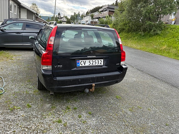 Volvo V70 2 of 5