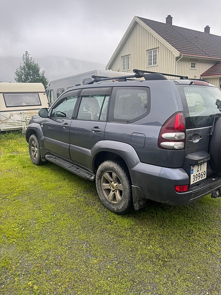 Toyota Land Cruiser 4 of 5
