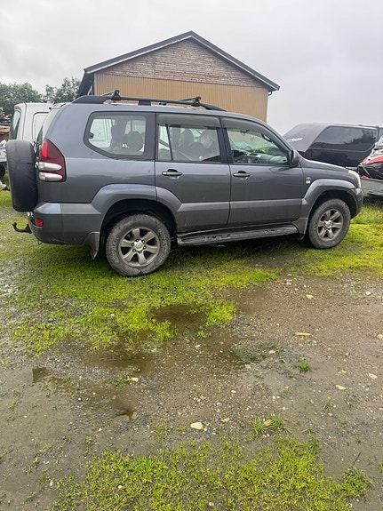 Toyota Land Cruiser 2 of 5