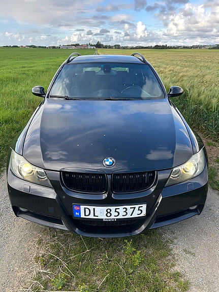 BMW 320d 3 of 5