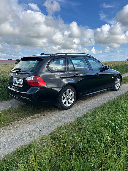 BMW 320d 4 of 5