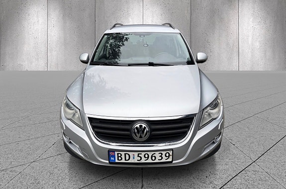 Volkswagen Tiguan 2 of 5