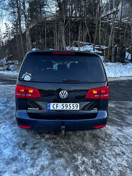 Volkswagen Touran 3 of 8